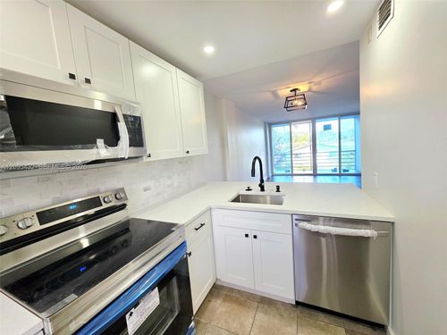 2h-108 Royal Park Dr, Oakland Park, FL, 33309-6522 | Card Image