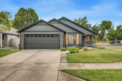 719 Nobility Dr, Medford, OR, 97501-4482 | Card Image