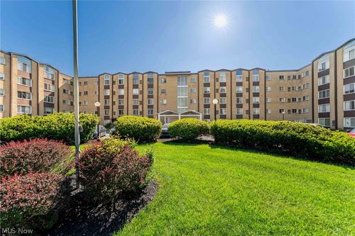 513-25735 Lorain Rd, North Olmsted, OH, 44070-3338 | Card Image