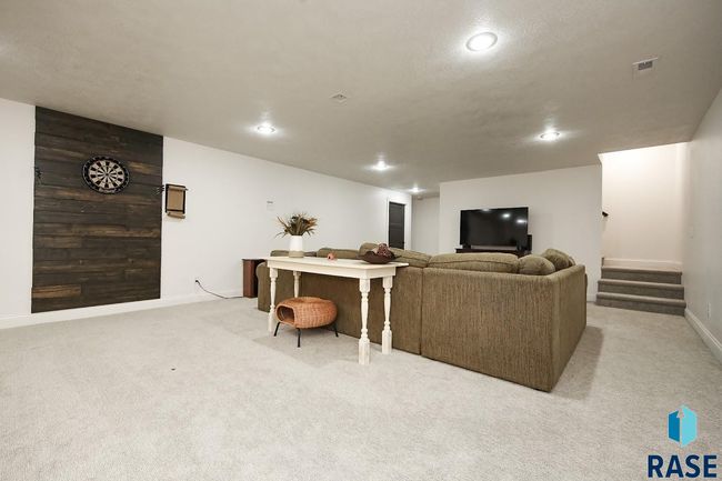 409 N Piper Dr, House other with 6 bedrooms, 3 bathrooms and null parking in Sioux Falls SD | Image 33