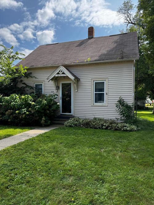 529 E 1st St N, Truman, MN, 56088-1124 | Card Image