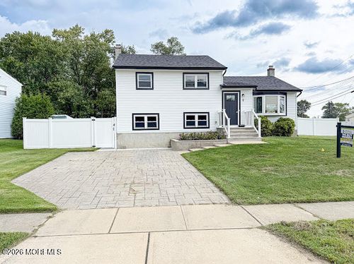 8 Forsgate Dr, Freehold, NJ, 07728-2805 | Card Image