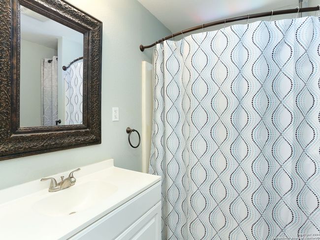 207 Roadrunner Trl, House other with 1 bedrooms, 1 bathrooms and null parking in Utopia TX | Image 18
