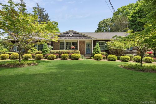 250 Paradise Point Rd, Southold, NY, 11971-5100 | Card Image