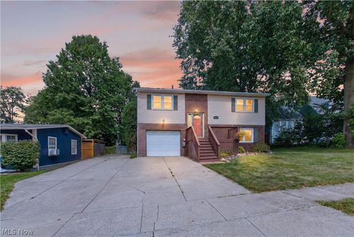 448 Fernwood Ave, Wadsworth, OH, 44281-2044 | Card Image