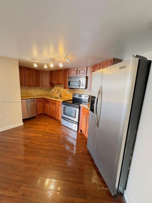 apt-611-800 Parkview Dr, Hallandale Beach, FL, 33009-8903 | Card Image