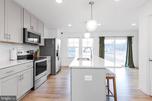 18 Needle Ct, BUNKER HILL, WV, 25413-3124 | Card Image