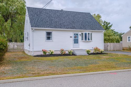 129 Cleveland Circle, South Portland, ME, 04106 | Card Image