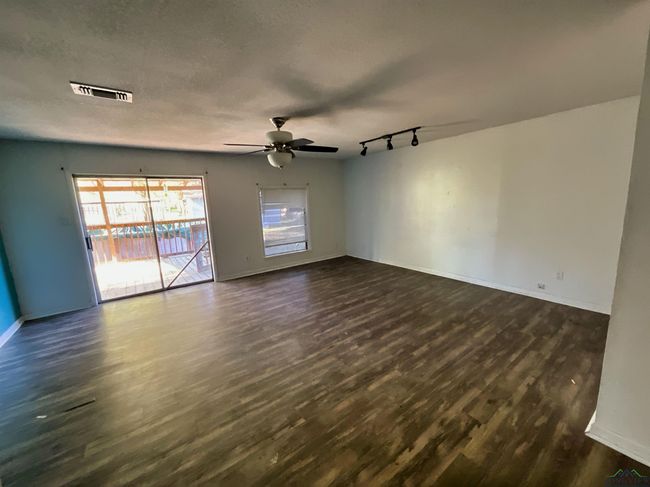 1004 W Sabine St, House other with 2 bedrooms, 2 bathrooms and null parking in Carthage TX | Image 25
