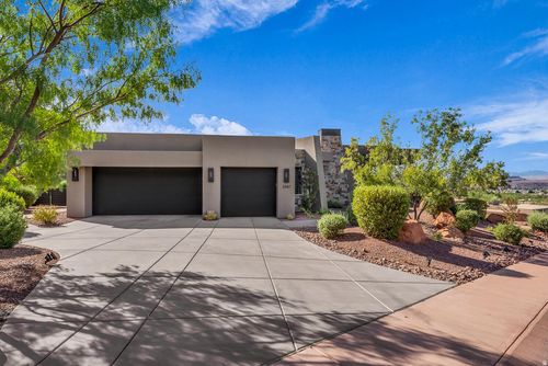 2047 W Cougar Rock Cir, St. George, UT, 84770-6388 | Card Image