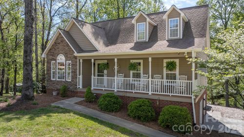104 Buck Shoals Cir, Hudson, NC, 28638-9135 | Card Image