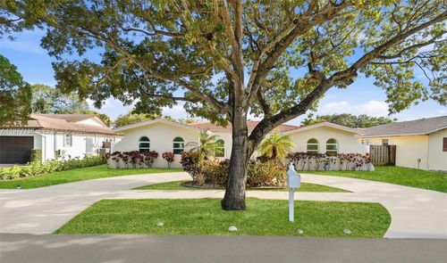 1880 Ne 206th Ter, Miami, FL, 33179-2255 | Card Image