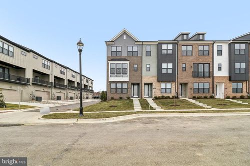 16f-5008 Henry King Way, BOWIE, MD, 20715-4490 | Card Image