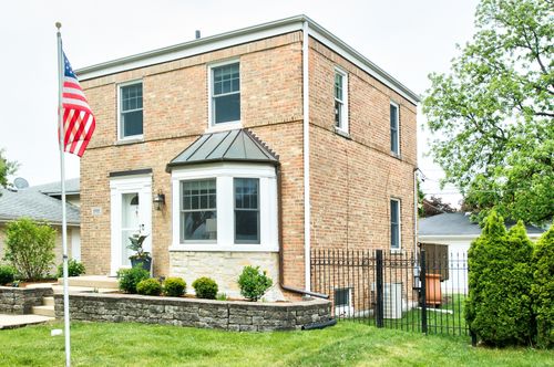 8310 N Oriole Ave, Niles, IL, 60714-2556 | Card Image