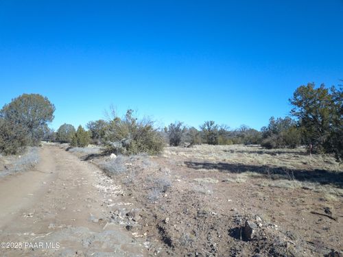 137 Cattle Drive, Ash Fork, AZ, 86320 | Card Image