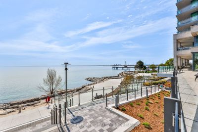 704 - 2060 Lakeshore Rd, Condo with 2 bedrooms, 2 bathrooms and 1 parking in Burlington ON | Image 3