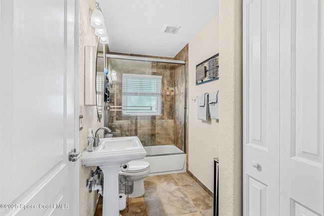 Shower and tub | Image 49