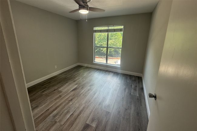 Unfurnished room featuring -style flooring and ceiling fan | Image 10