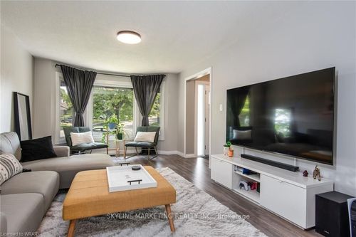 17 Oneida Pl, Kitchener, ON, N2A3G2 | Card Image