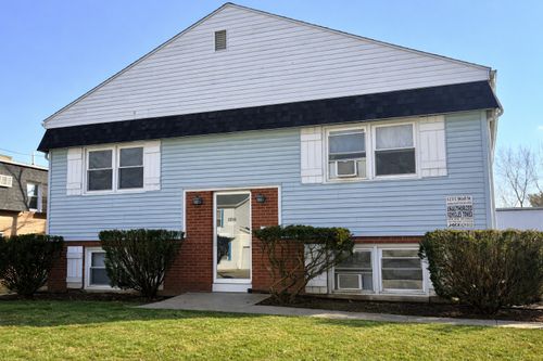 1215 Wall St, Normal, IL, 61761-3351 | Card Image