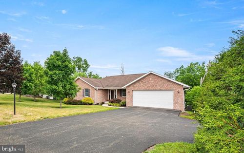 2426 Magnolia Dr, GILBERTSVILLE, PA, 19525-8423 | Card Image