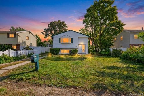 47 S 20th St, Wyandanch, NY, 11798-3004 | Card Image