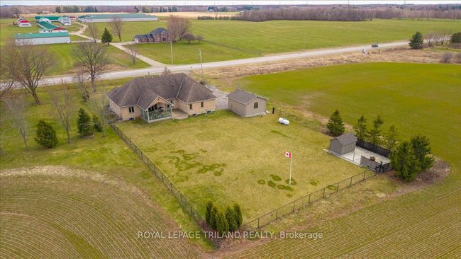 9416 Hickory Dr, House other with 3 bedrooms, 4 bathrooms and 10 parking in Strathroy ON | Image 5