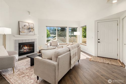 d201-9210 Market Pl, Lake Stevens, WA, 98258-3376 | Card Image