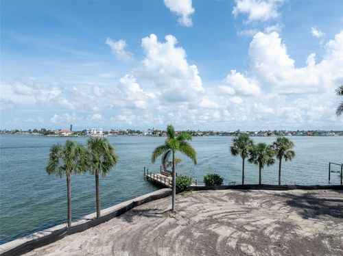 1 Paradise Ln, TREASURE ISLAND, FL, 33706-1129 | Card Image
