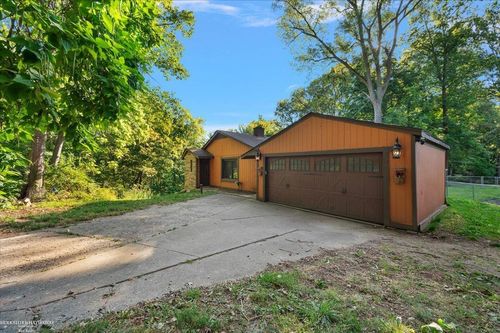 5381 Howe St, Shelby Township, MI, 48317-3067 | Card Image