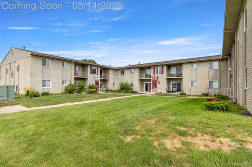 9993 Allen Pointe Dr, Allen Park, MI, 48101-1282 | Card Image