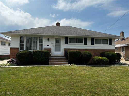 15512 Shirley Ave, Maple Heights, OH, 44137-4607 | Card Image