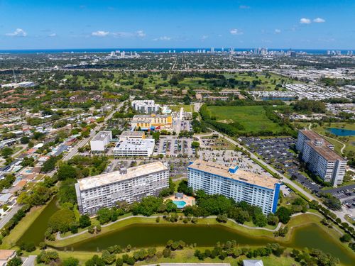 406-4001 Hillcrest Dr, Hollywood, FL, 33021-7960 | Card Image