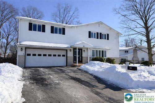 1060 Arbor Ln, Slatington, PA, 18080-1201 | Card Image