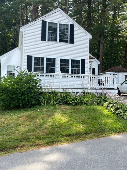 33 Beaver Lake Ave, Derry, NH, 03038-4050 | Card Image