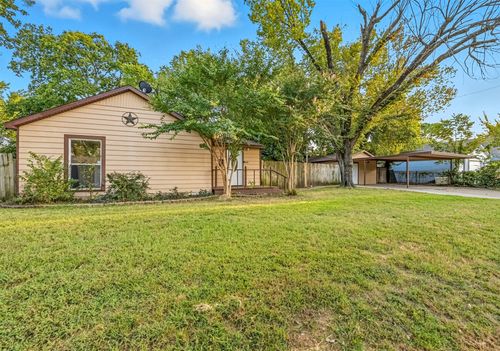 916 W Sanford St, Arlington, TX, 76012-5031 | Card Image