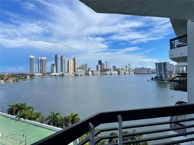 1213 - 3530 Mystic Pointe Dr, Condo with 2 bedrooms, 2 bathrooms and null parking in Aventura FL | Image 1