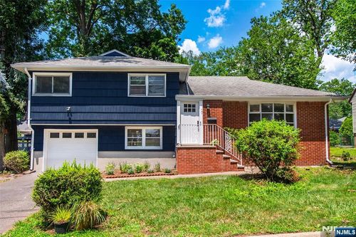 107 Highland Ave, Bergenfield, NJ, 07621-3118 | Card Image