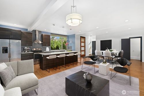 7528 21st Ave Sw, Seattle, WA, 98106-1834 | Card Image