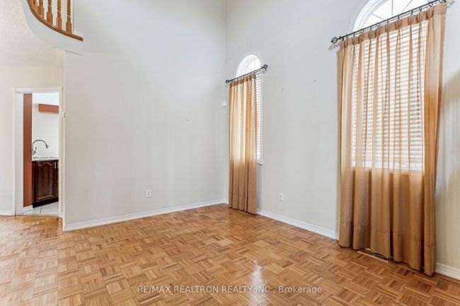 42 Queen Mary Dr, House other with 3 bedrooms, 3 bathrooms and 2 parking in Brampton ON | Image 22