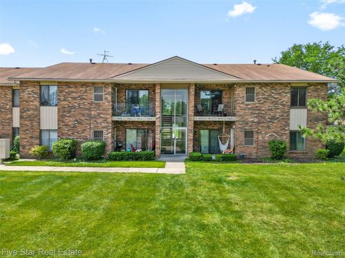 15012 Island Dr, Sterling Heights, MI, 48313-2220 | Card Image