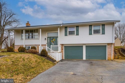 15 Main St, Akron, PA, 17501-1115 | Card Image