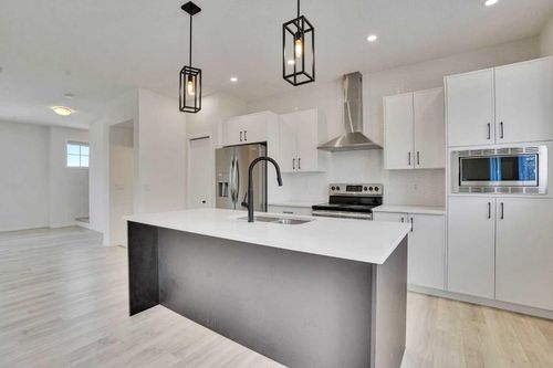 229 S Point Pk Sw, Airdrie, AB, T4B5G8 | Card Image
