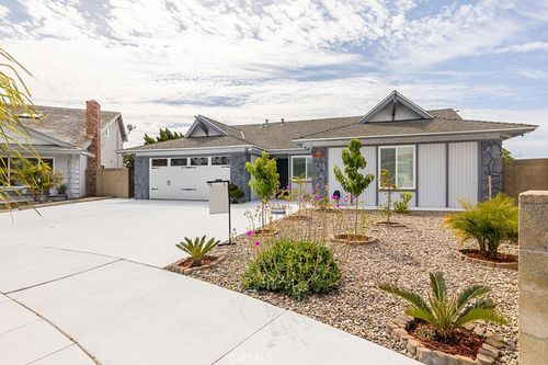 8972 Pebble Beach Cir, Westminster, CA, 92683-6836 | Card Image