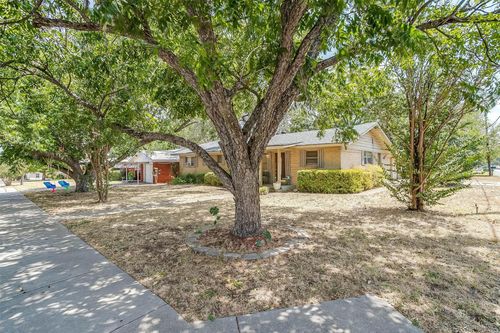 1215 Poindexter Ave, Cleburne, TX, 76033-4351 | Card Image