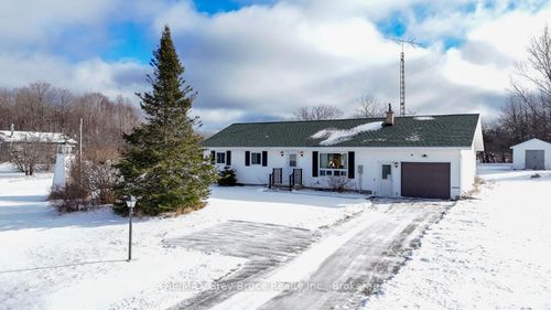 26 Maple Golf Cres, Tobermory, ON, N0H2R0 | Card Image