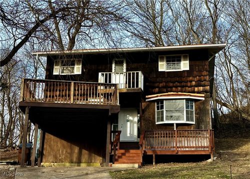 2526 Valley View Dr, Belpre, OH, 45714-1041 | Card Image