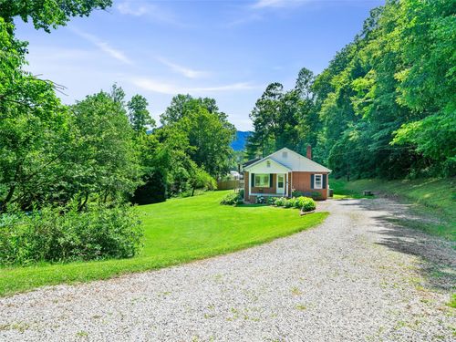 43 Jarrett Rd, Bakersville, NC, 28705-9574 | Card Image