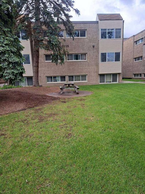 222-8235 Elbow Dr Sw, Calgary, AB, T2V1K6 | Card Image