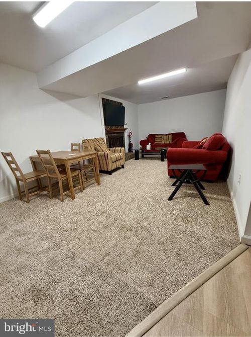 10206 Carol St, Great Falls, VA, 22066-2913 | Card Image